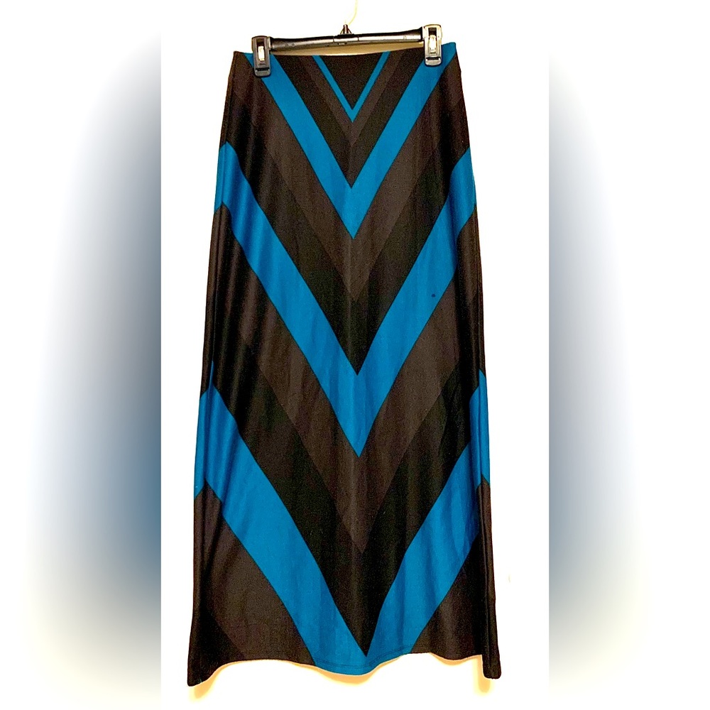 SHIPS FREE - Striped Maxi Skirt 🖤💙